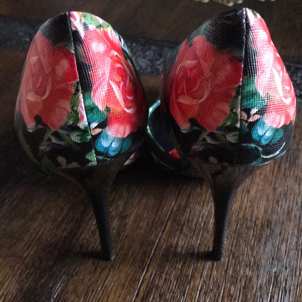 I dont wear heels any more - Picture 3 of 6